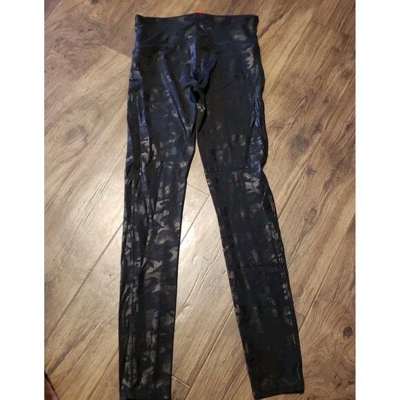 Spanx Leggings Black Shiney Camo Women's Activewear Pants Sz M - Picture 6 of 6
